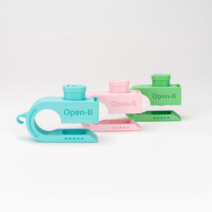 Open-It hulpmiddel voor mensen met handproblematiek, multifunctionele tool voor pillen, doppen, blikjes en verpakkingen openen.